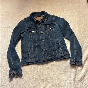 Levi's Levis blue denim jacket classic women’s size L see photos for dimensions